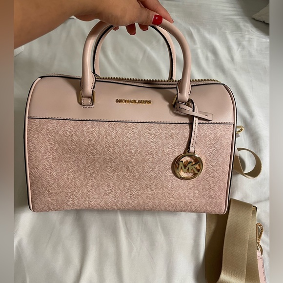 Michael Kors women Medium Duffel Satchel bag. Handbag purse and crossbody NEW. - Picture 2 of 16